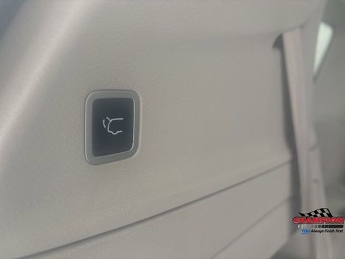 Used 2022 Chrysler Pacifica Touring-L image 26