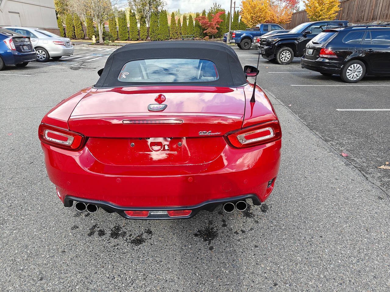 Used 2018 FIAT 124 Spider Abarth w/ Convenience Group RWD image 4
