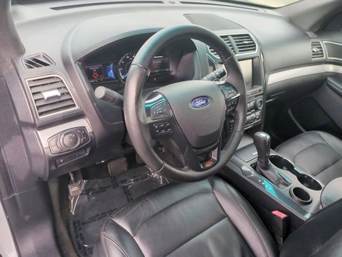 Used 2016 Ford Explorer XLT w/ Equipment Group 202A image 10