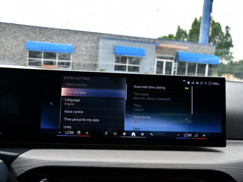 Used 2025 BMW 330i Sedan image 21