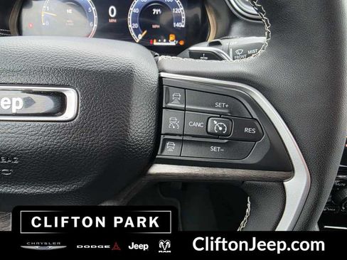 Certified 2025 Jeep Grand Cherokee Limited AWD/4WD image 23