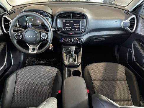 Used 2025 Kia Soul LX w/ LX Technology Package FWD image 31