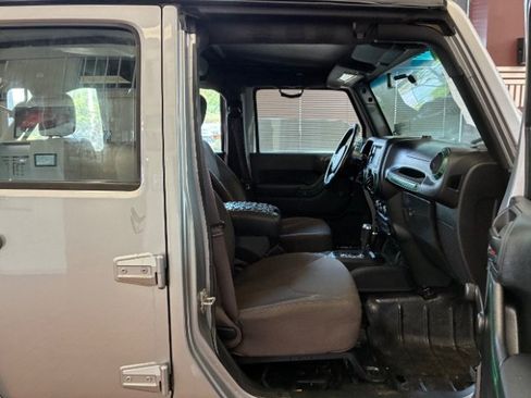 Used 2017 Jeep Wrangler Unlimited Sport w/ Connectivity Group AWD/4WD image 24