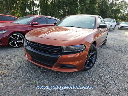 Used 2022 Dodge Charger SXT w/ Blacktop Package RWD image 2