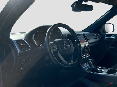 Used 2022 Jeep Grand Cherokee Laredo X image 9