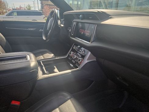 Used 2021 GMC Yukon XL Denali w/ Denali Ultimate Package AWD/4WD image 2
