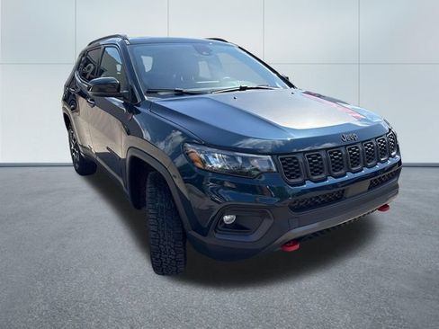 New 2026 Jeep Compass Trailhawk w/ Sun, Sound & Navigation Group AWD/4WD image 5