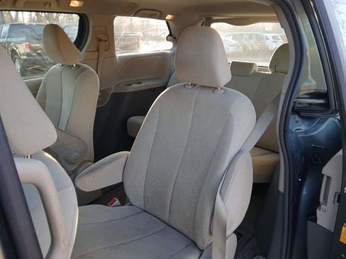 Used 2013 Toyota Sienna L FWD image 10