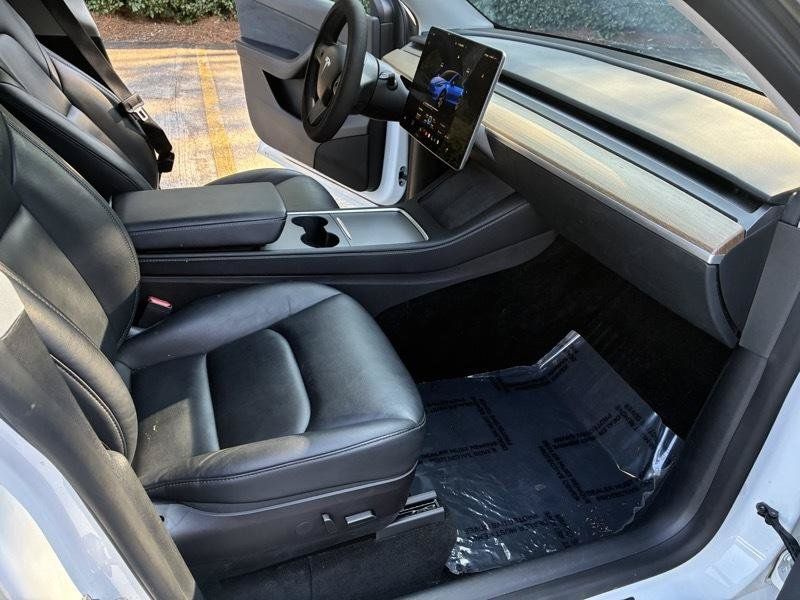 Used 2022 Tesla Model Y AWD image 25