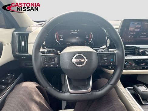 Used 2026 Nissan Pathfinder SL FWD image 14