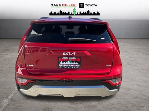 Used 2023 Kia Niro EX Touring FWD image 4
