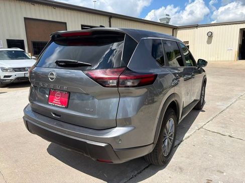 Used 2024 Nissan Rogue S AWD/4WD image 3