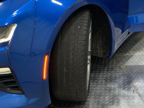 Used 2018 Chevrolet Camaro SS RWD image 33
