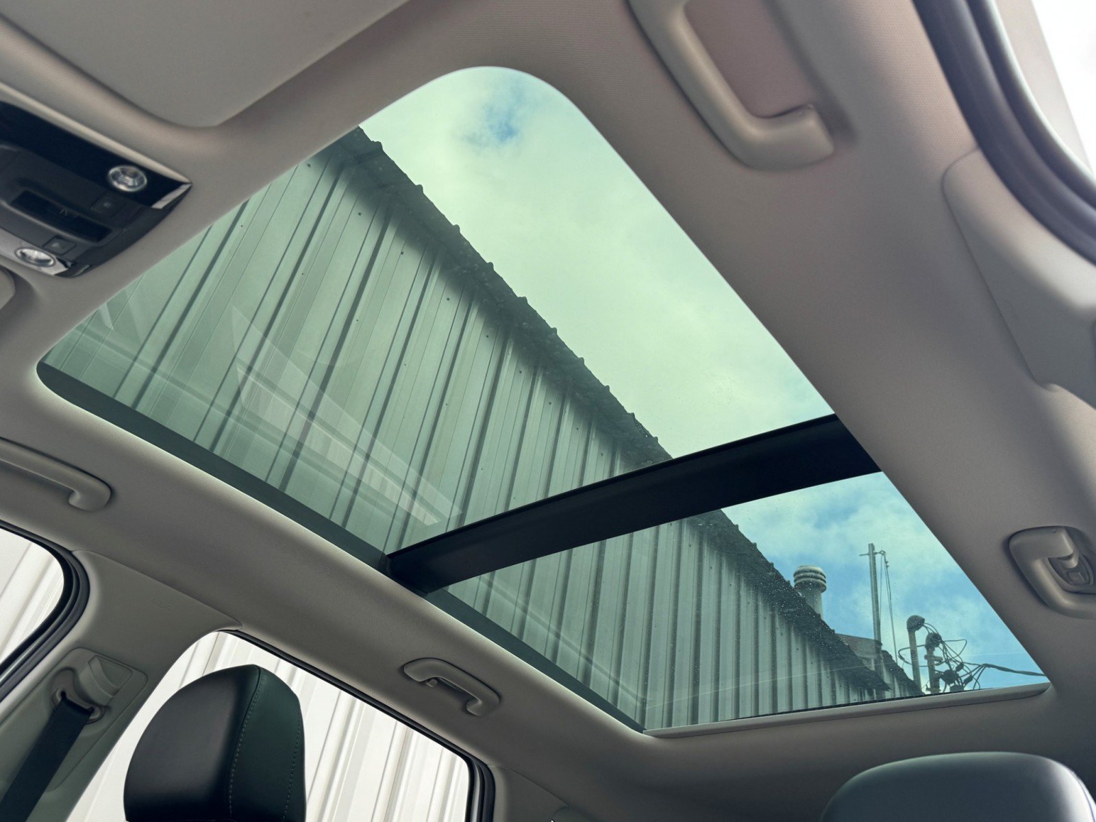 Used 2022 Kia Sorento EX w/ Panoramic Sunroof Package FWD image 11
