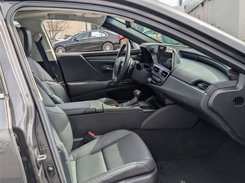 Used 2025 Lexus ES 350 w/ Premium Package image 11