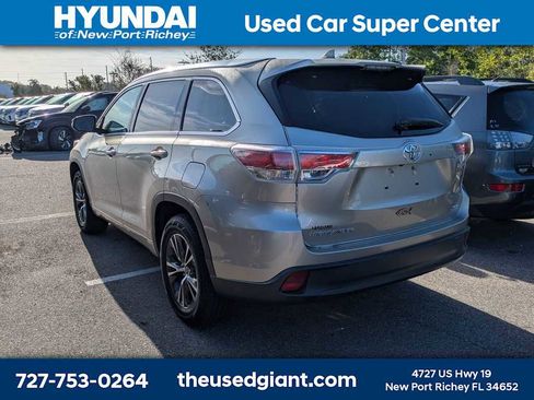 Used 2016 Toyota Highlander XLE image 2