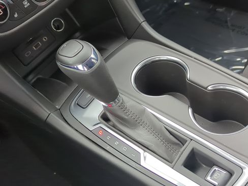 Used 2020 Chevrolet Equinox Premier image 27