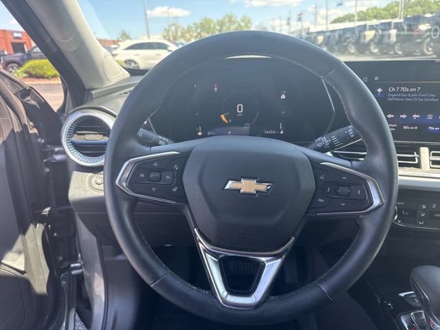 Used 2025 Chevrolet Trax LT w/ LT Convenience Package FWD image 13