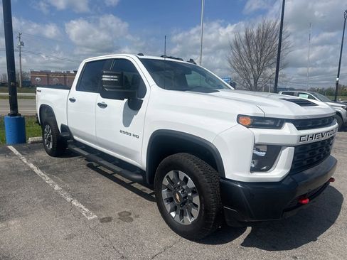 Used 2022 Chevrolet Silverado 2500 Custom w/ Custom Value Package image 2