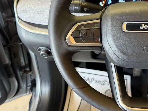 Used 2024 Jeep Compass Latitude image 10