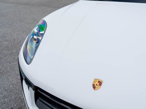 Certified 2025 Porsche Macan AWD/4WD image 19