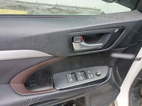 Used 2015 Toyota Highlander XLE image 8