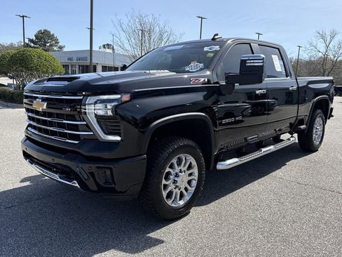 Certified 2025 Chevrolet Silverado 2500 LT w/ Z71 Chrome Sport Edition image 7