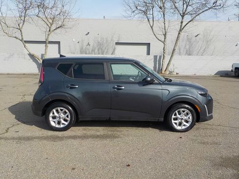 Used 2023 Kia Soul LX w/ LX Technology Package image 4