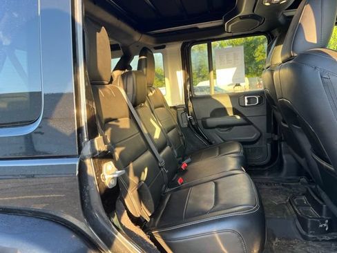 Used 2019 Jeep Wrangler Unlimited Sahara AWD/4WD image 14