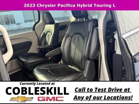 Used 2023 Chrysler Pacifica Touring-L FWD image 15