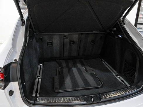 Used 2022 Porsche Macan image 46