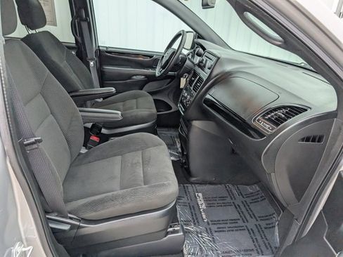 Used 2017 Dodge Grand Caravan SE image 21