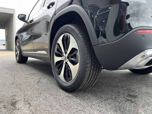 Used 2025 Mercedes-Benz GLA 250 4MATIC image 11