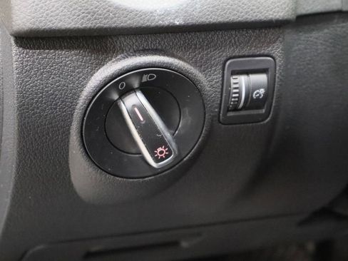 Used 2015 Volkswagen Tiguan S image 22