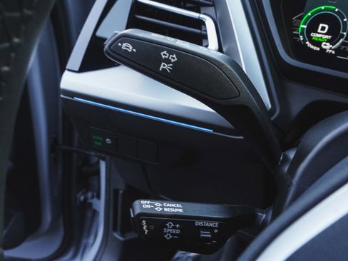 Used 2024 Audi Q4 e-tron Premium Plus image 21