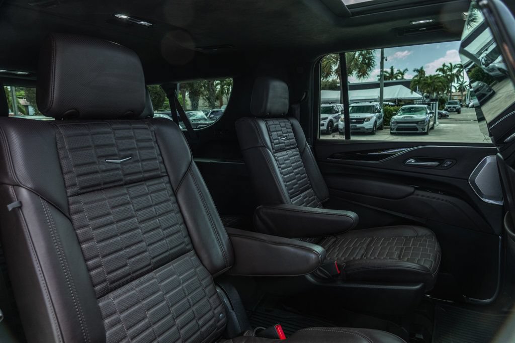 Used 2023 Cadillac Escalade ESV Sport Platinum w/ Heavy-Duty Trailer Package AWD/4WD image 24