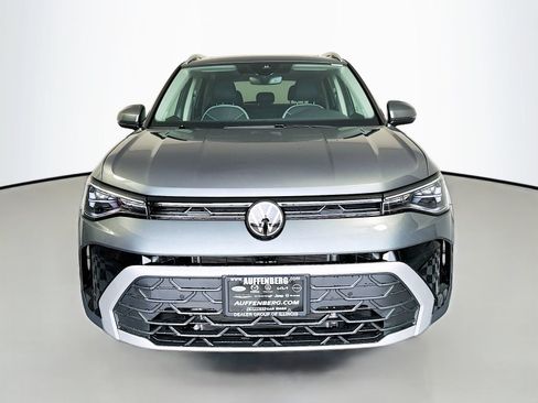 New 2026 Volkswagen Taos SE FWD image 2