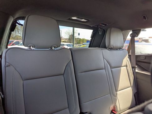 Used 2025 GMC Yukon Elevation w/ LPO, Floor Liner Package image 28