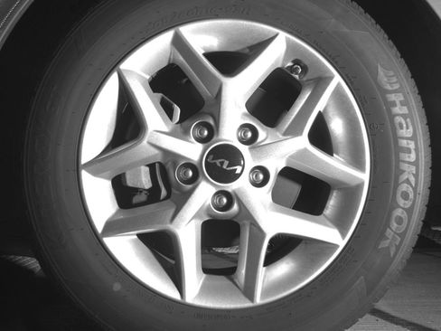 Used 2025 Kia Soul LX w/ LX Technology Package image 12