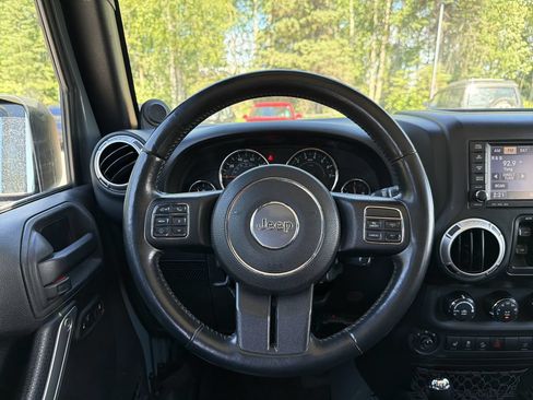 Used 2014 Jeep Wrangler Unlimited Sahara w/ Max Tow Package AWD/4WD image 14