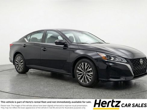 Used 2025 Nissan Altima 2.5 SV FWD image 1