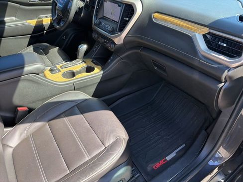 Used 2018 GMC Acadia Denali w/ Technology Package FWD image 31