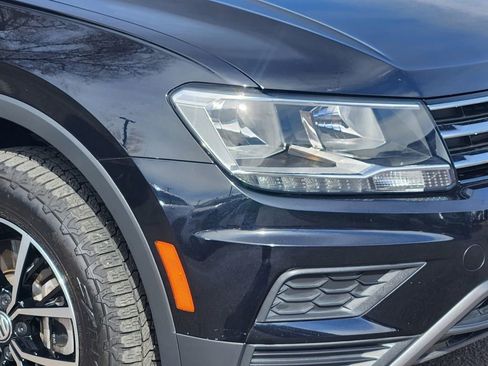 Used 2021 Volkswagen Tiguan SE w/ Panoramic Sunroof Package image 27