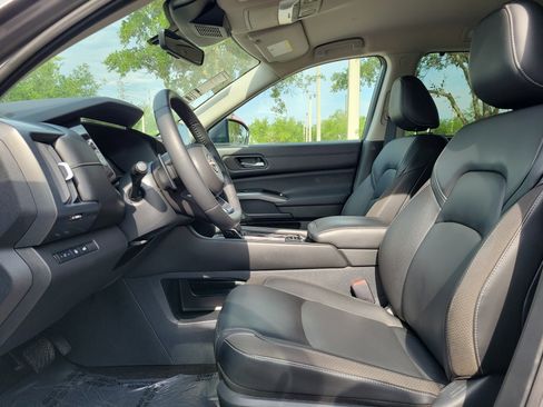 Certified 2024 Nissan Pathfinder SL AWD/4WD image 13