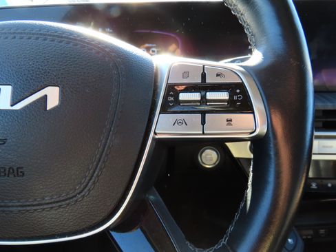 Used 2023 Kia Telluride EX w/ EX Captain's Chair Package image 32