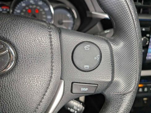 Used 2016 Toyota Corolla LE image 32