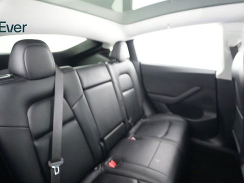 Used 2021 Tesla Model Y Long Range image 5