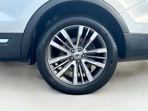 Used 2017 Ford Explorer Platinum AWD/4WD image 38