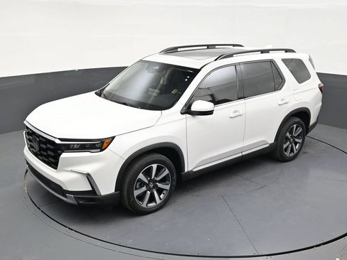 Used 2024 Honda Pilot Touring image 12
