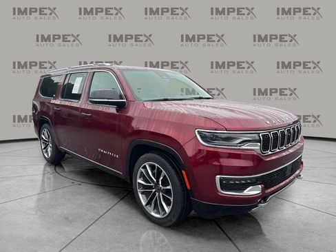 Used 2024 Jeep Wagoneer L Series III w/ Premium Group I AWD/4WD image 4
